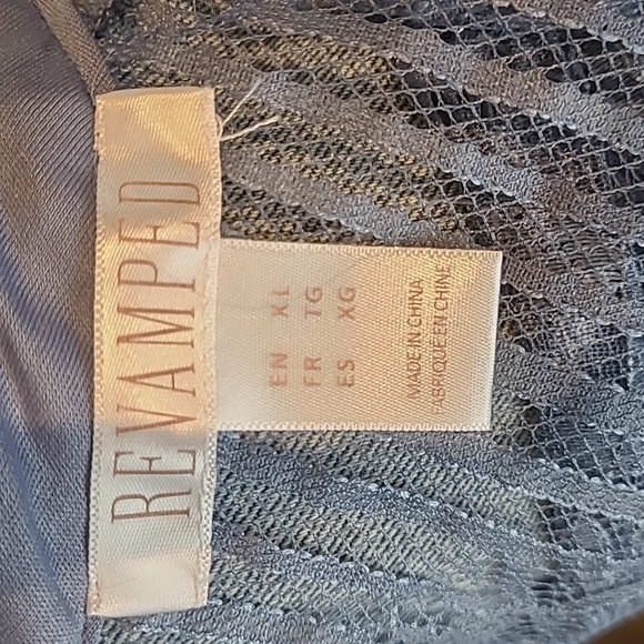 Romantic Sheer Lace Zip Blouse - Picture 5 of 6